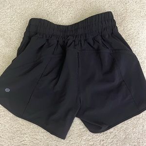 Lulu Lemon Black Hotty Hot High-Rise Lined Short 4’’